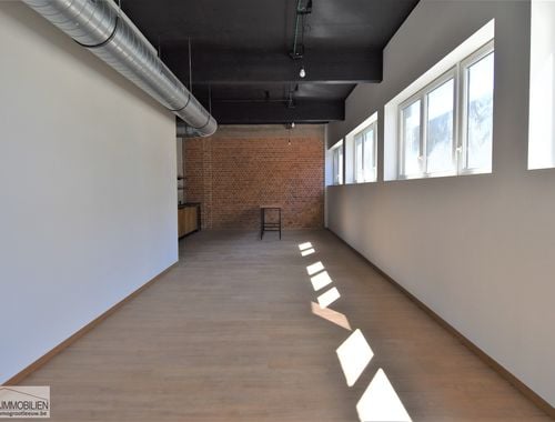                                         Kantoorruimte te huur in Sint-Pieters-Leeuw, € 900
