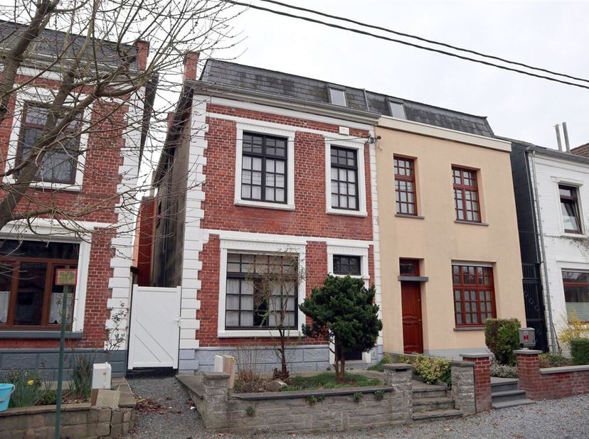 Prix: Offre à partir de 167.500 euros, frais d&#039;agence non inclus et à charge de l&#039;acquéreur.&lt;br /&gt;
A proximité de Mons, maison habitable rapidement et