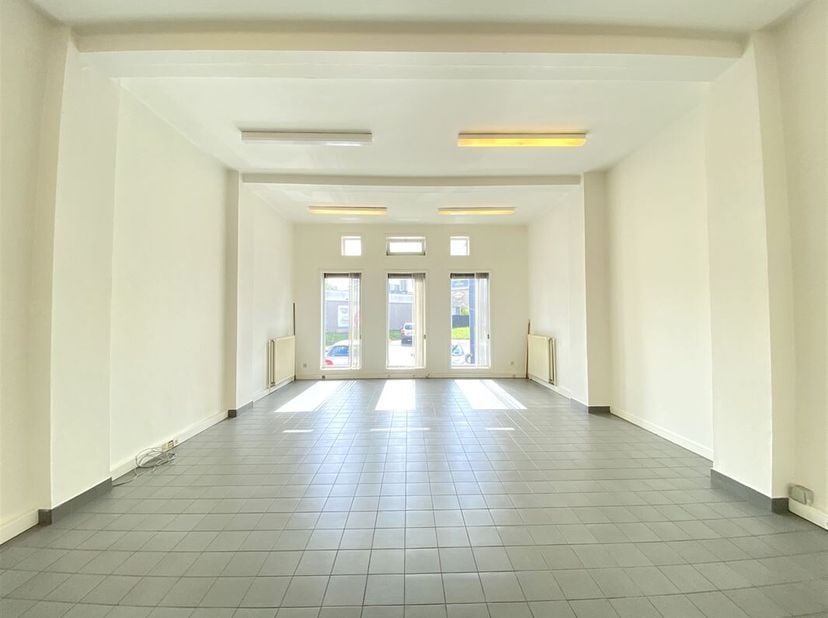 Bien professionnel à louer
                    à 9051 Sint-Denijs-Westrem