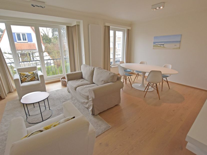 A LOUER: Appartement bien entretenu situé calme, mais près du centre&lt;br /&gt;
Composition: hall d&#039;entrée avec toilettes invités, cuisine avec petit balco