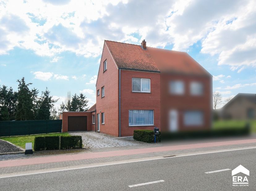 Gezinswoning met 3 slpks en een bewoonbare oppervlakte van 179 m² op zuidgericht perceel te Zonhoven.Voor meer informatie ga naar https://www.era.be/n