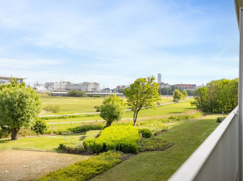 Ostende : Appartement récent avec 2 terrasses et vue sur le Wellington Golf à vendre! Vous êtes à la recherche dun appartement moderne et récent avec
