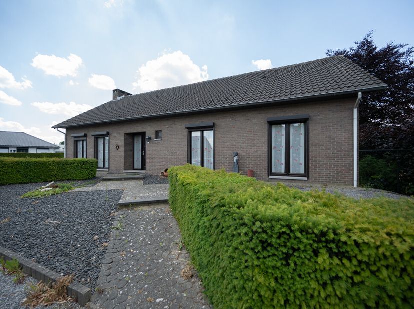 WONING &lt;br /&gt;
 &lt;br /&gt;
Gelijkvloerse woning te Bocholt: &lt;br /&gt;
- perceeloppervlakte: 8a82ca  &lt;br /&gt;
- bouwjaar: 1983 &lt;br /&gt;
- KI: 1061 &lt;br /&gt;
- living