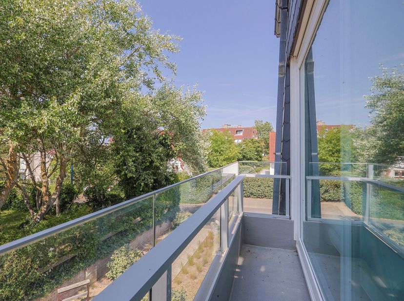 Op zoek naar een zorgeloze pied-à-terre aan zee?&lt;br /&gt;
Deze volledig vernieuwde studio, gelegen op de eerste verdieping combineert comfort, licht en e