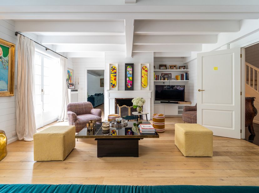 Ideaal gelegen in de wijk Prins van Oranje, dicht bij het openbaar vervoer en de winkels van Fort Jaco, villa van ± 300 m² bruto volgens EPC, met vier