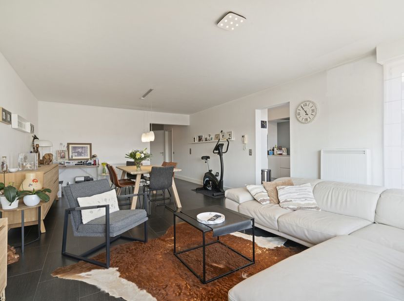 Ben je opzoek naar een instapklaar appartement met twee slaapkamers? Zoek niet verder! Dit appartement van 98m² met garage heeft alles wat je zoekt.&lt;b