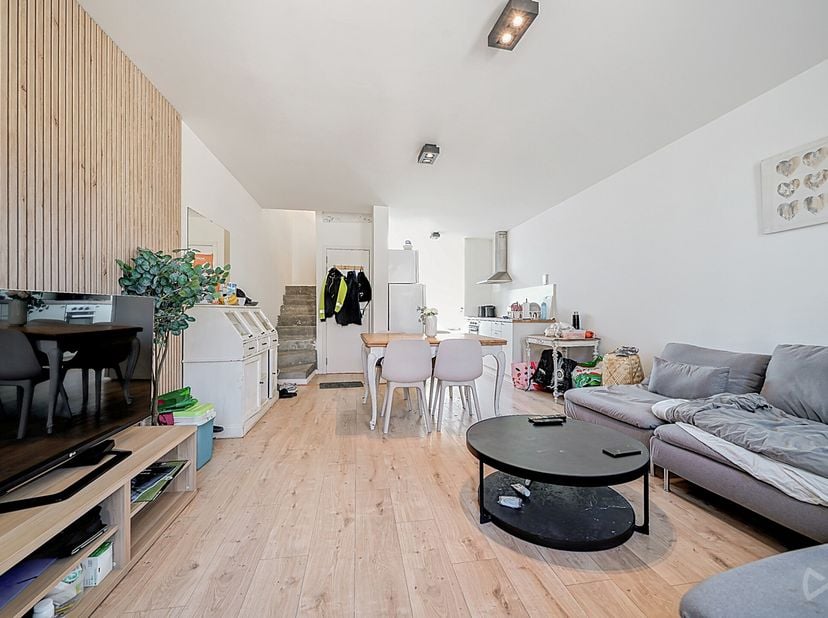 We Invest Mons vous présente un bâtiment de rapport comme il en existe peu sur Mons situé en plein centre ville et proches de toutes les facilités. Bâ