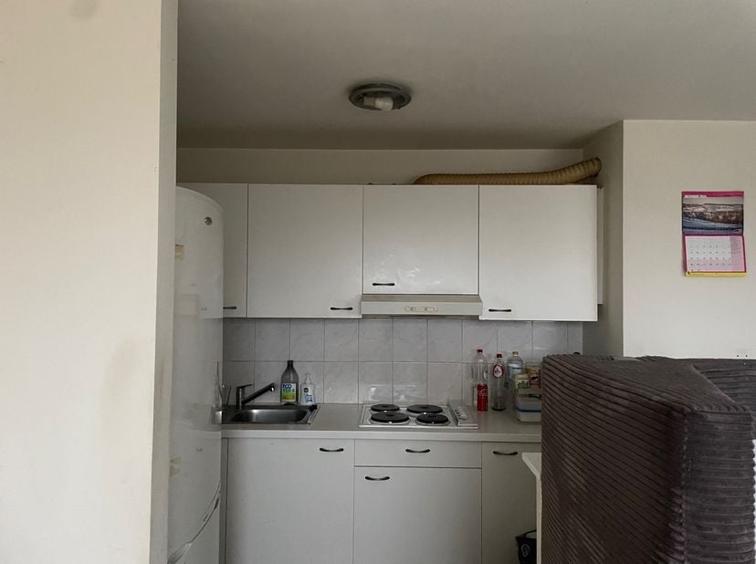 Bent u op zoek naar een project om uw eigen stempel op te drukken? Deze duplex studio van 41m² in het hart van Diepenbeek biedt u de perfecte kans om