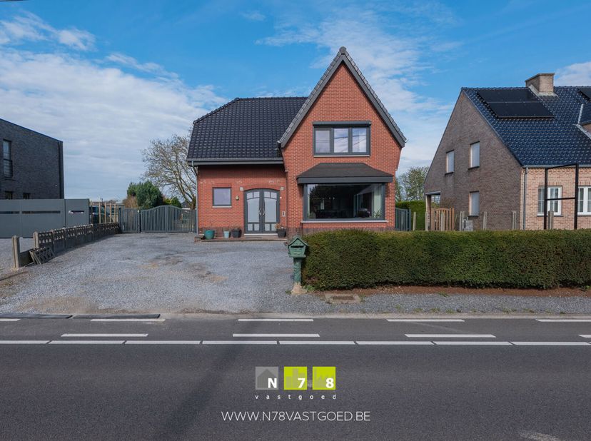 VRIJSTAANDE WONING MET 3 SLAAPKAMERS OP EEN PERCEEL VAN 12A45CA TE MAASEIK (NEEROETEREN)&lt;br /&gt;
TROEVEN&lt;br /&gt;
- Ideale, instapklare gezinwoning.&lt;br /&gt;