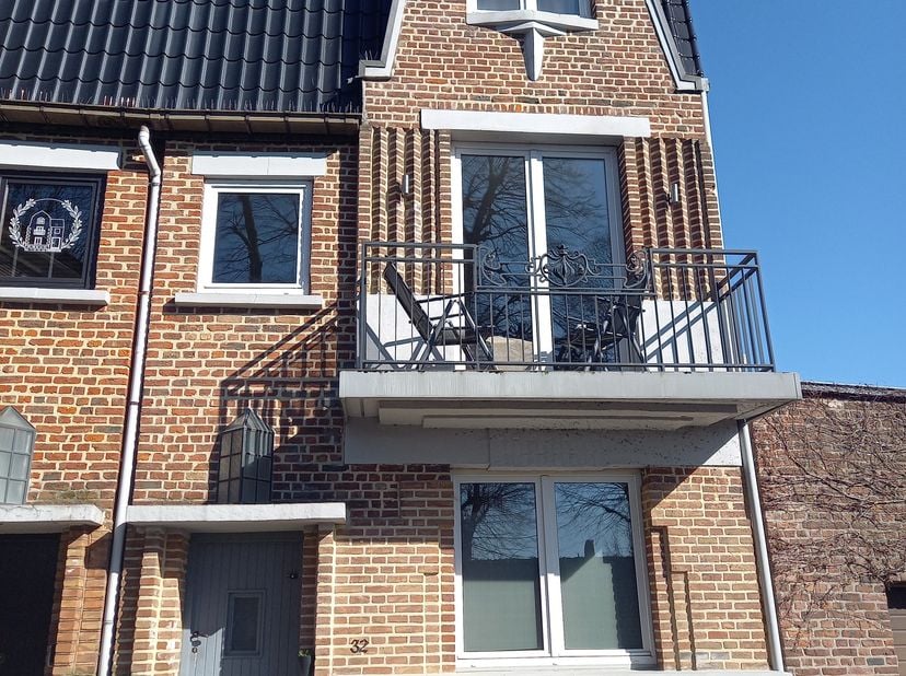 Mooi gelegen woonhuis op het Begijnhof in Tongeren  ! &lt;br /&gt;
Met 2 slaapkamers ingerichte keuken en badkamer,  Terras aan voor-en achterzijde op 1ste