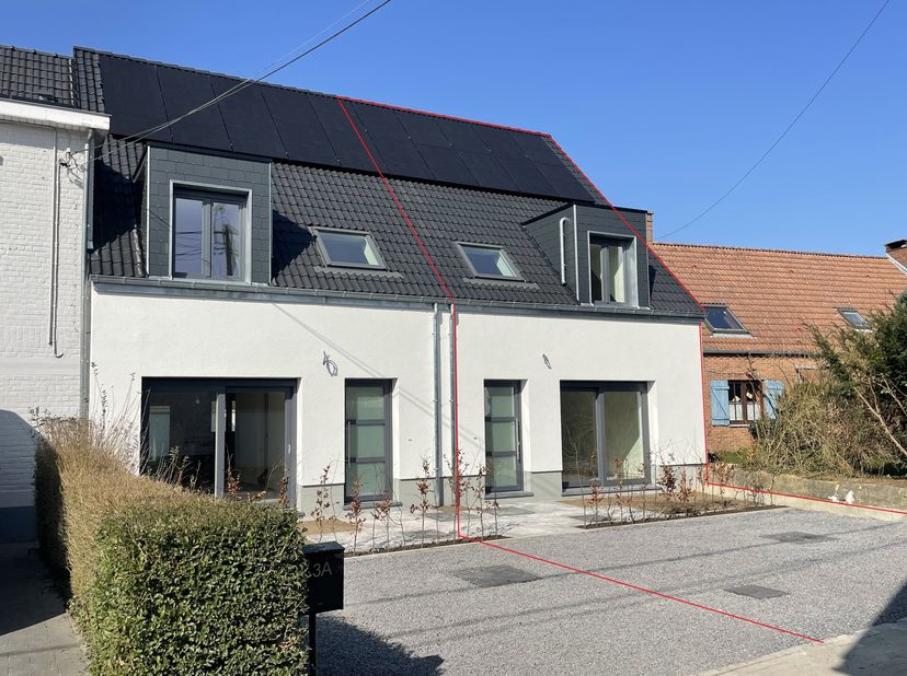 DEMANDE DE VISITES UNIQUEMENT PAR MAIL via ce lien : https://hendrix.whoose.be/6637982L&#039;Immobilière Hendrix vous présente cette maison mitoyenne neuve