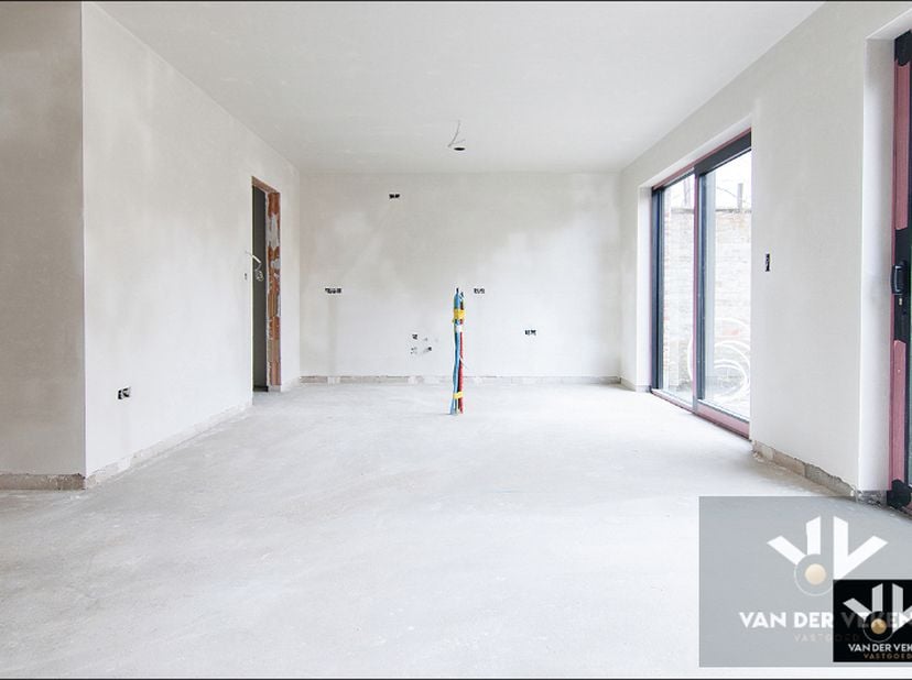 Volledig afgewerkte ruime, moderne nieuwbouwwoning met 3 ruime slaapkamers en een leefzolder van 66 m² (of 2 extra slaapkamers) op een zeer goed berei