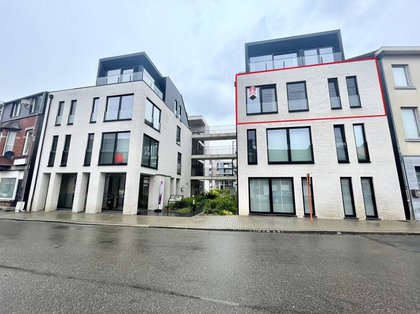 Cet appartement moderne dispose de deux chambres, d&#039;une belle cuisine et d&#039;une terrasse confortable. L&#039;appartement bénéficie d&#039;un emplacement idéal à