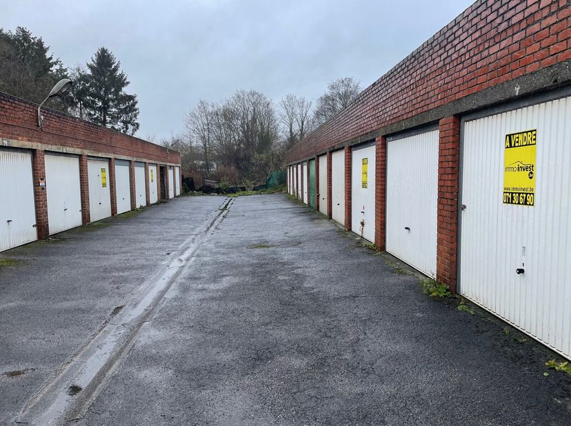 Garage désigné &#039;&#039;G21&#039;&#039; superficie 19 centiares situé à Montignies-sur-Sambre Chaussée de Châtelineau à côté du n°77&lt;br /&gt;
Dans un complexe de garages