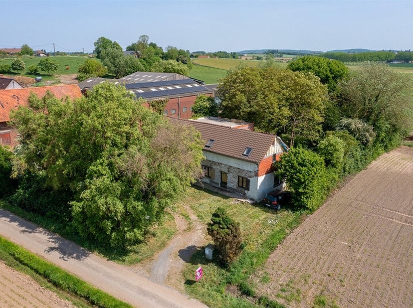Un potentiel et un emplacement uniques pour une situation géographique qui vous en met plein la vue !&lt;br /&gt;
Amateur de rénovation et de campagne pour