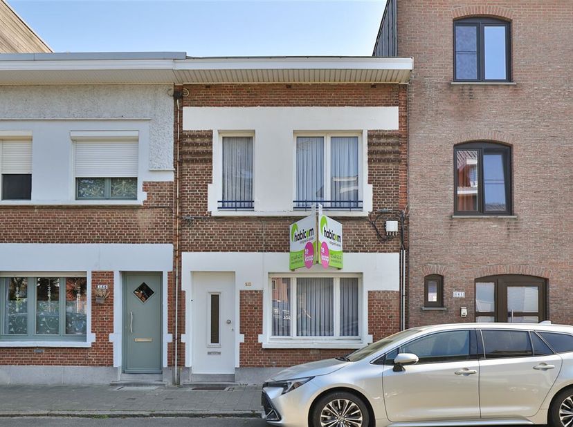 Dans le centre d&#039;Edegem, nous vous proposons cette maison familiale à rénover avec 2 chambres. La propriété offre un énorme potentiel pour ceux qui on