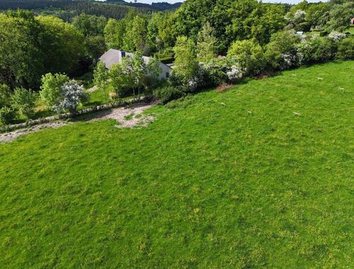                                         Terrain à bâtir à vendre à Ferrières, € 125.000
