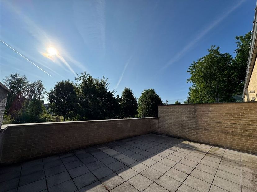 Bienvenue dans ce bel appartement proche du centre-ville de Leopoldsburg, idéal pour ceux qui recherchent un espace de vie frais et accueillant.&lt;br /&gt;