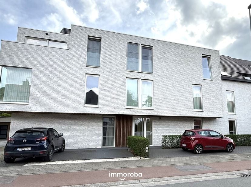 Recent appartement in &#039;residentie Churchilll 2&#039;  werd afgewerkt met duurzame materialen is volledig instapklaar en geschilderd.&lt;br /&gt;
Indeling: Ruime