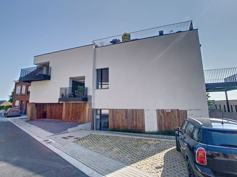 A louer, élégant penthouse de luxe dans un emplacement de choix à Lierde, au bord des Ardennes flamandes.&lt;br /&gt;
&lt;br /&gt;
Le plaisir à l&#039;état pur ! Toppe