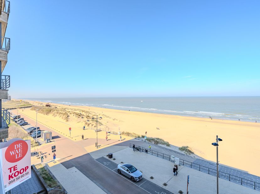 Bel appartement de plain-pied avec terrasses à vendre, le long du Zeedijk à Middelkerke, au quatrième étage de la résidence Zeelelie, Zeedijk 296, à q