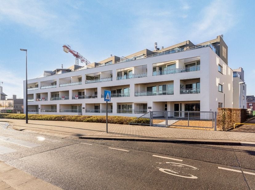 Investeringsappartement te koop in centrum WaregemDit appartement wordt verkocht onder erfpacht (klik hier voor meer info). Dit houdt in dat je eigena