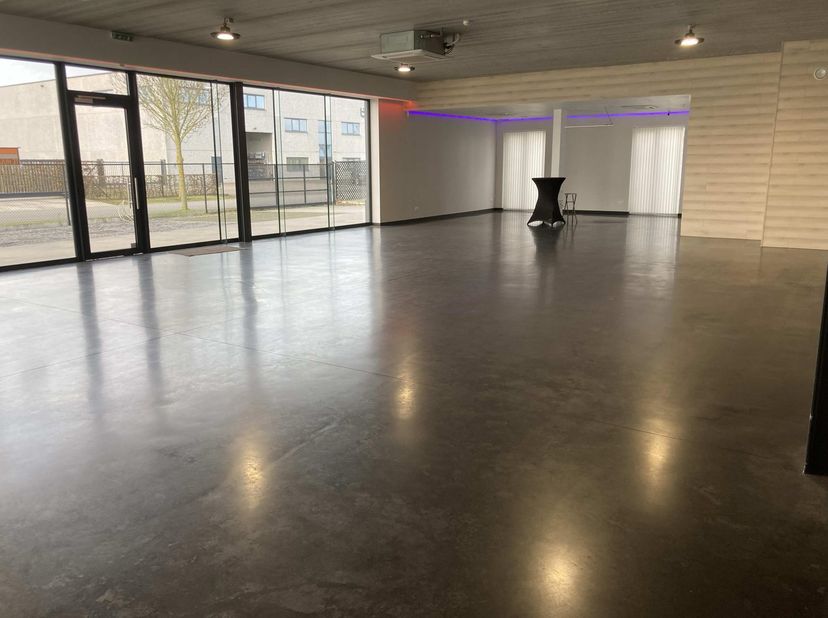 Bien professionnel à louer
                    à 9960 Assenede