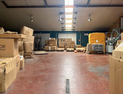                                         Magazijn zonder bureel te huur in Temse, € 2.300
