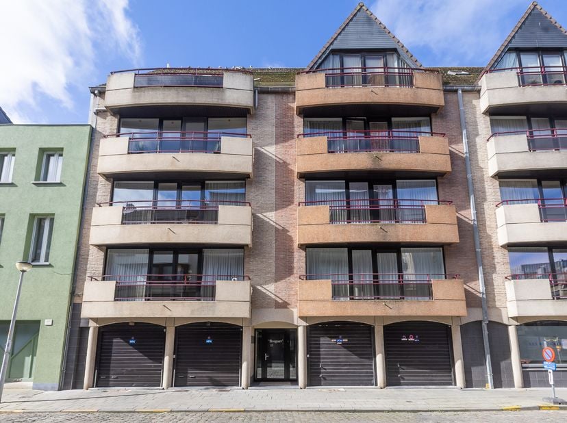 -IN OPTIE&lt;br /&gt;
	-Deze residentie, Brequet, is gunstig gelegen op wandelafstand van de Koninginnelaan, de zeedijk, het Thermae Palace en het Bosje!&lt;br