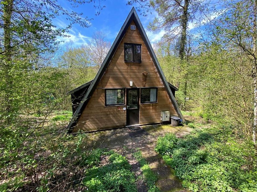 SUNCLASS VAKANTIEPARK van Durbuy: MCA Immobilier stelt u deze Bungalow n°32 voor in het prachtige vakantiepark Sunclass van Durbuy! Met zijn uitzonder