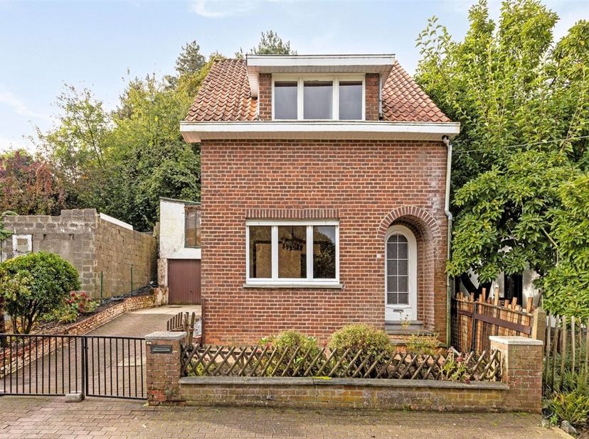 Maison à rénover située à Halen&lt;br /&gt;
Cette propriété est située dans une rue calme, mais stratégiquement située en termes de mobilité.&lt;br /&gt;
Au rez-d