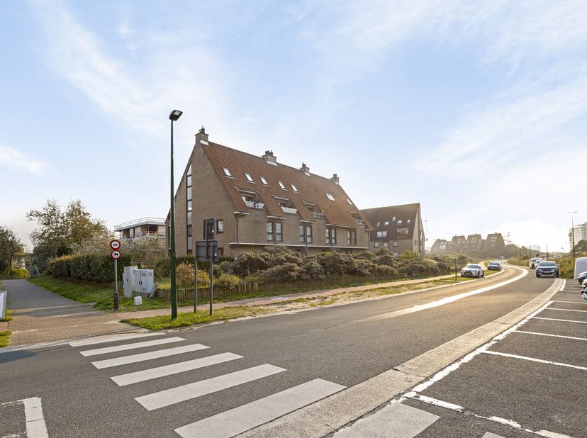 La Panne: Box de garage fermé à vendre  Résidence Duinblik, à deux pas de la digue! Vous êtes à la recherche dun endroit sûr et facilement accessible