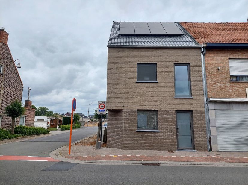 Te huur: Moderne hoekwoning - Statiestraat 51, Zulte&lt;br /&gt;
Deze nieuwe, energiezuinige hoekwoning biedt een ruime woonkamer, open keuken met moderne a