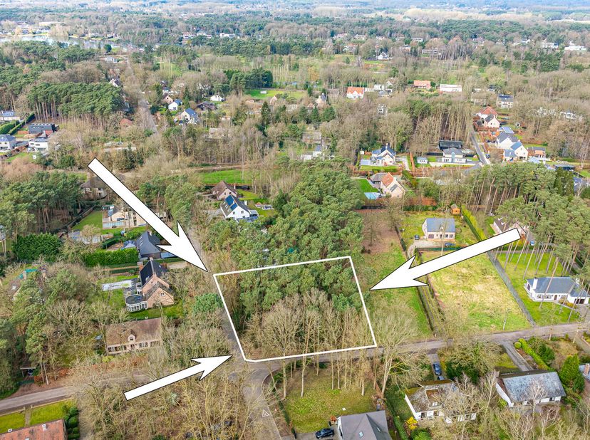 Prachtig gelegen bouwgrond in groene en residentiële omgeving te Keerbergen, hoek Vijfstraten-Leeuwerikweg. De voorgevel wordt gericht naar de Leeuwer