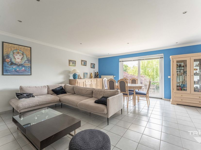 TRIOR Waterloo a le plaisir de vous proposer cet appartement très fonctionnel, idéalement situé à quelques centaines de mètres du centre de Waterloo e