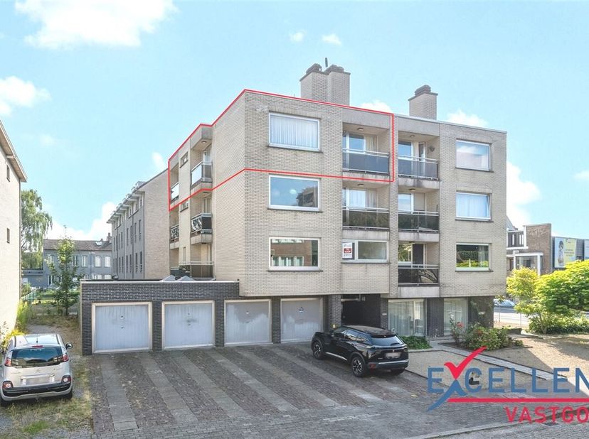 Licht op te frissen appartement op de eerste verdieping gelegen in de Residentie Korenbloem.&lt;br /&gt;
Het appartement bevindt zich op een uitstekende loc