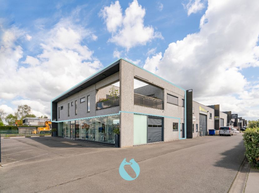 Dit ruim appartement (224 m² bewoonbare oppervlakte) bevindt zich in de Stoepestraat te Assenede.&lt;br /&gt;
Met een vlotte verbinding met de R4/E34, winke