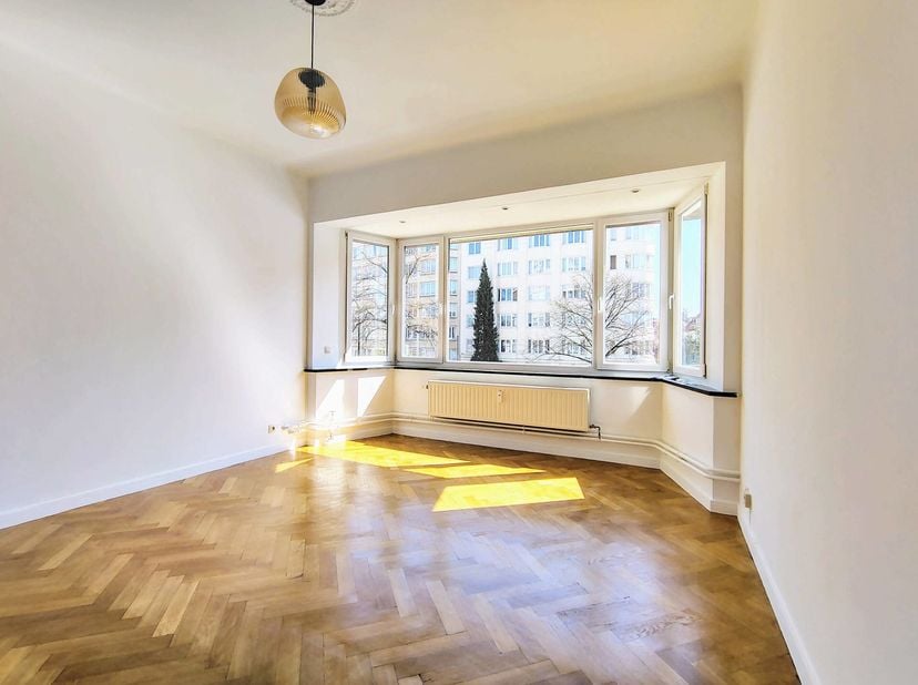 WOLUWE-SAINT-LAMBERT, Idéalement situé entre Montgomery et le Parc de Georges Henri, Magnifique APPARTEMENT rénové de ± 87 m² (2ch/1Sdb) situé au 1er