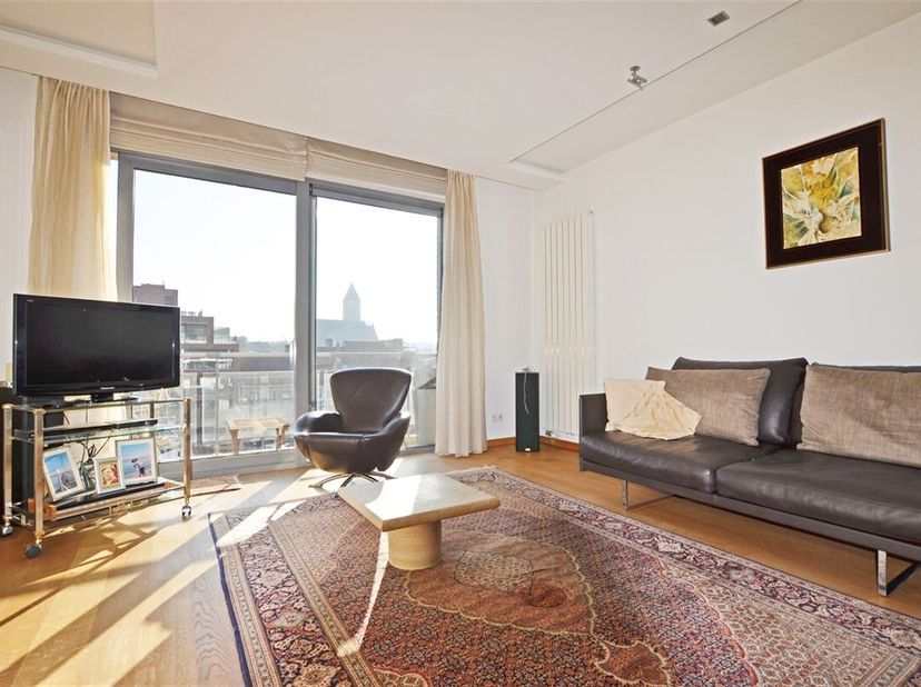 Dit instapklare appartement uit ±2005 is gelegen op de derde verdieping van een kleinschalige en kwalitatieve residentie. De centrale ligging, de duur