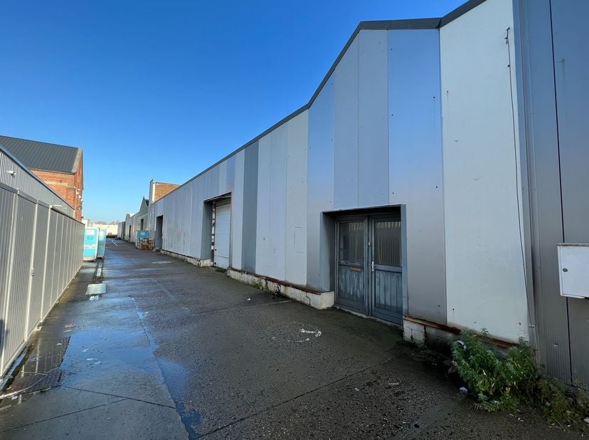 Bien professionnel à louer
                    à 9200 Dendermonde