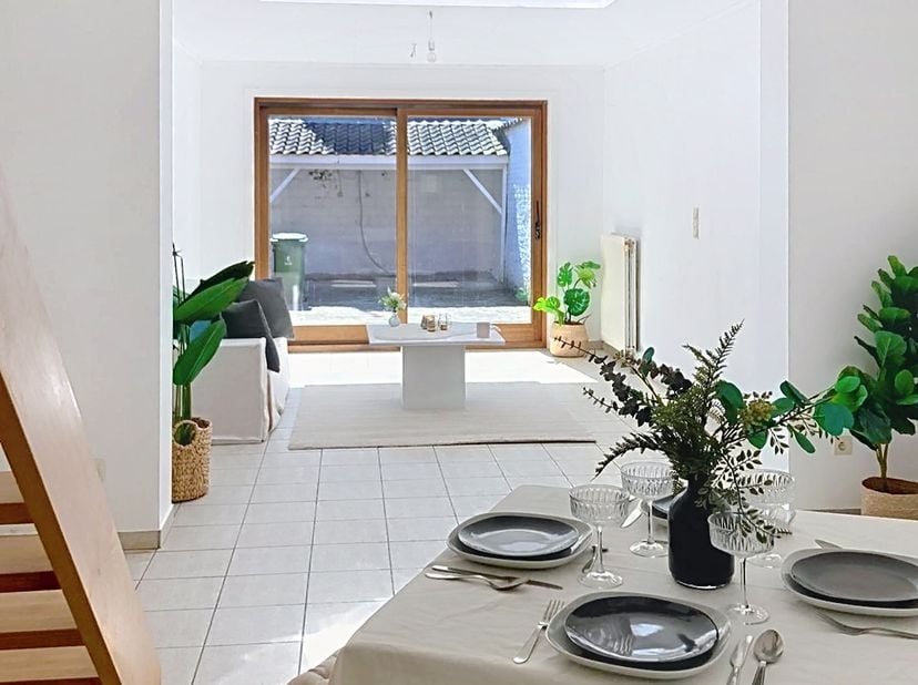 KIJKDAG ZATERDAG 26 APRIL 14u -16u (op afspraak)&lt;br /&gt;
&lt;br /&gt;
Deze lichtrijke, zuid-georiënteerde woning is gelegen in een rustige doodlopende straat