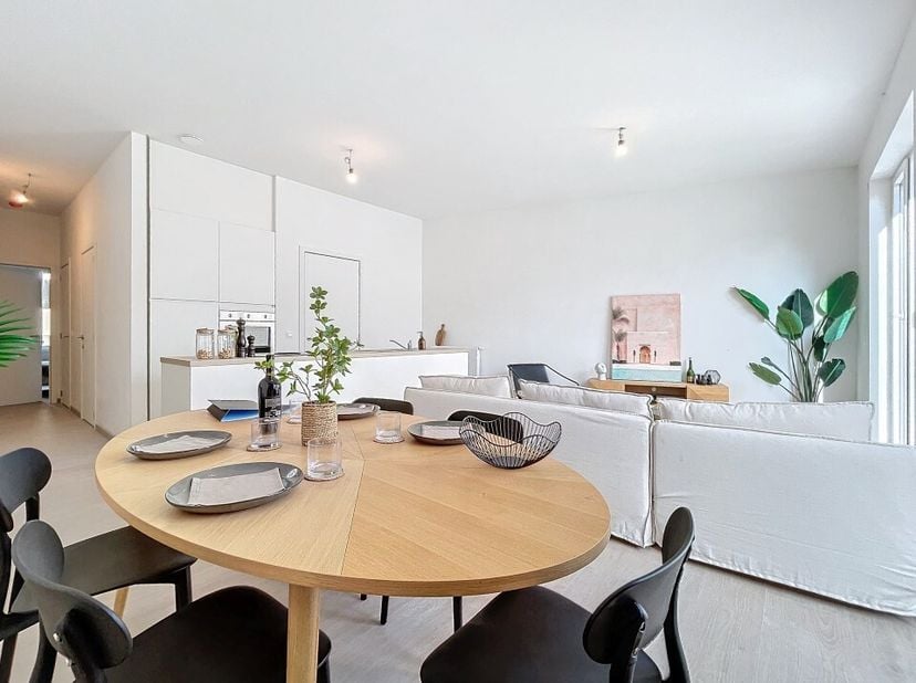 Dit prachtig gelijkvloers nieuwbouwappartement mét terras en tuintje is uitermate geschikt voor eigen bewoning of als investering!&lt;br /&gt;
Dit apparteme