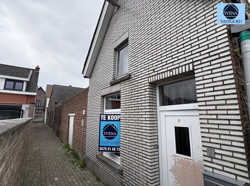TE RENOVEREN WONING&lt;br /&gt;
Richtprijs 125.000 euro&lt;br /&gt;
Deze woning is gelegen in een rustig straatje en heeft een straatbreedte van +-8m.&lt;br /&gt;
Er is