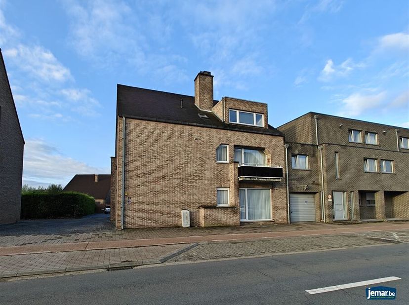 Bent u op zoek naar een rendabele vastgoedbelegging? Dan is dit uw kans! Wij bieden een volledig verhuurde blok met 5 appartementen aan, allen voorzie