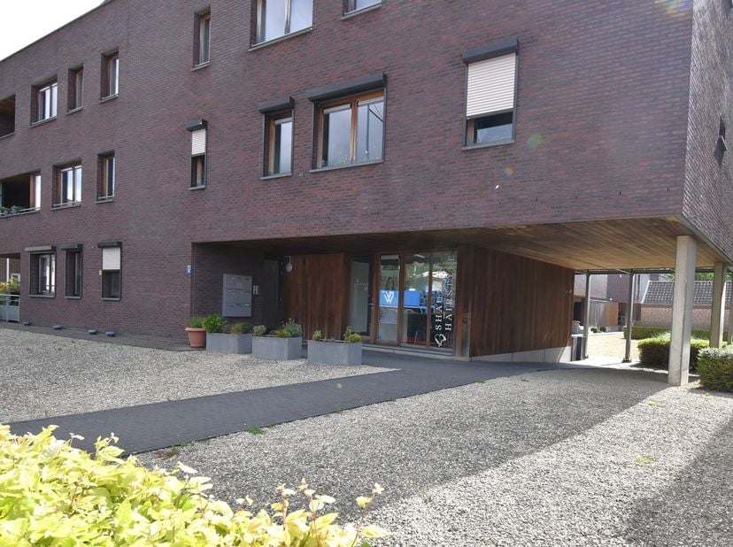 Goed gelegen handelspand te koop in Smeermaas, vlakbij de grensovergang naar Maastricht !&lt;br /&gt;
&lt;br /&gt;
Oppervlakte handelsruimte : 42 m², momenteel is