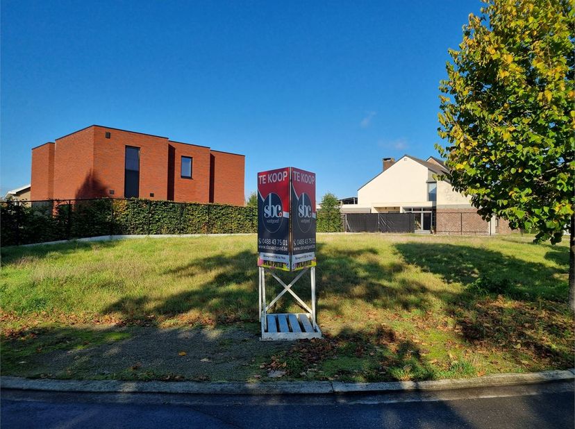 Zeer mooi perceel bouwgrond geschikt voor OPEN bebouwing.&lt;br /&gt;
&lt;br /&gt;
Rustig doch centraal gelegen te Schulen, vlakbij het Schulensmeer en op enkele