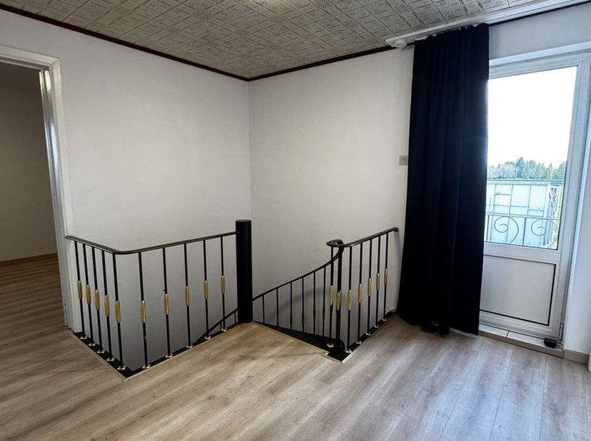Ben je op zoek naar een gezellig, instapklaar appartement in een rustige buurt, met alle voorzieningen binnen handbereik? Dan is dit appartement aan d