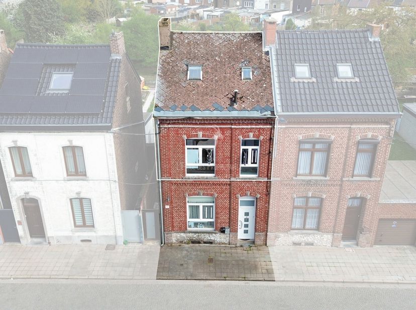 Charmant duplex met renovatiepotentieel te koop in Monceau-sur-Sambre&lt;br /&gt;
Referentie agentschap: V6031-1711&lt;br /&gt;
Virtueel bezoek: https://immo360.i
