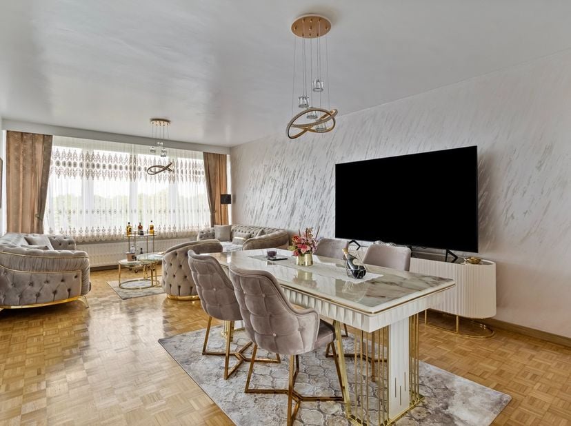 Instapklaar en recent gerenoveerd appartement in Deurne&lt;br /&gt;
In Deurne, op een uitstekende locatie, bevindt zich dit prachtig gerenoveerde appartemen