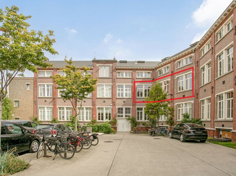 Instapklaar trendy appartement te koop in een charmant gebouw aan het Hospitaalplein gelegen in het Groen Kwartier. &lt;br /&gt;
Indeling:&lt;br /&gt;
- Ruime lic